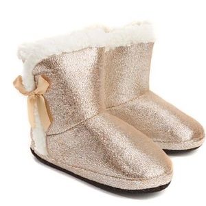 Concierge Collection metallic slippers. Closing